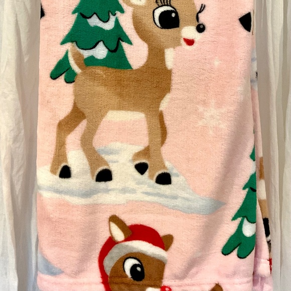 Disney Rudolph the Red-Nosed Reindeer Christmas Blanket Pink NWT - Picture 4 of 5